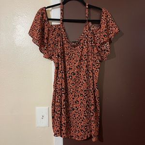 Leopard print COLD SHOULDER TOP
Torrid size 2